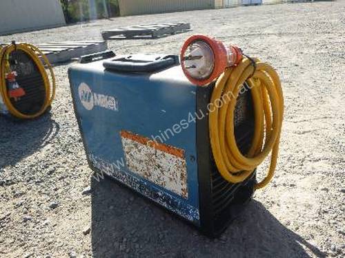 MILLER ELECTRIC MAXSTAR 200DX Welder