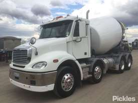 2017 Freightliner Columbia CL112 - picture2' - Click to enlarge