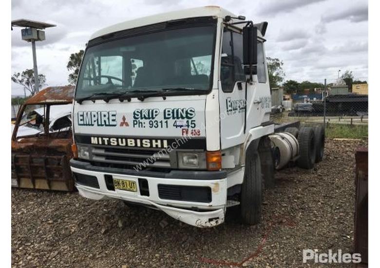 caption 2001 Mitsubishi FV458