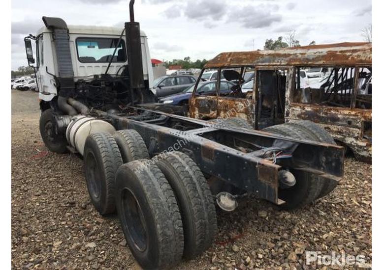 caption 2001 Mitsubishi FV458
