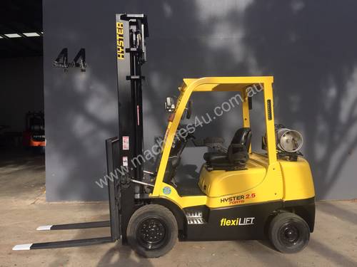 HYSTER H2.5TX Counterbalance Forklift with Sideshift & Hydraulic Fork Positioner