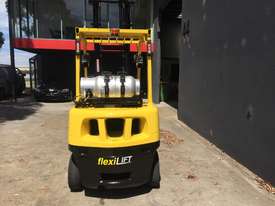 HYSTER H2.5TX Counterbalance Forklift with Sideshift & Hydraulic Fork Positioner - picture0' - Click to enlarge