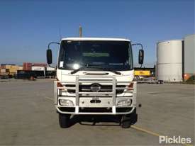 2006 Hino GT1J - picture1' - Click to enlarge
