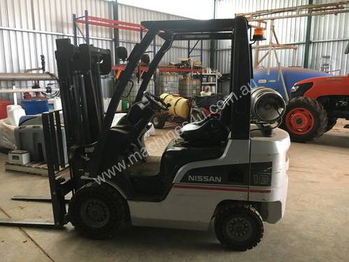 Nissan 1.8T FORKLIFT gas/petrol sideshift 380hrs made in JAPAN 