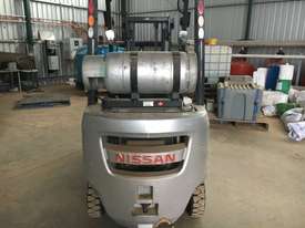 Nissan 1.8T FORKLIFT gas/petrol sideshift 380hrs made in JAPAN  - picture1' - Click to enlarge