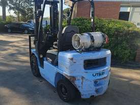 Used Utilev  2.5 tonne LPG/Petrol  Container Mast Forklift  - picture1' - Click to enlarge