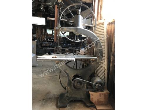 Hebco Woodworking Bandsaw with new blade