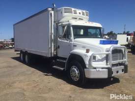 1999 Freightliner FL80 - picture0' - Click to enlarge