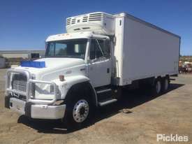 1999 Freightliner FL80 - picture2' - Click to enlarge