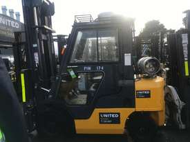 Used 2.5T Nissan LPG Forklift - picture0' - Click to enlarge