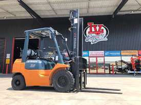 Toyota 7 Series 2.5 Tonne Forklift  - picture0' - Click to enlarge