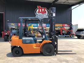 Toyota 7 Series 2.5 Tonne Forklift  - picture0' - Click to enlarge