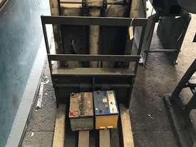 Walking Electric Fork Lift - picture0' - Click to enlarge