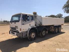 2001 International ACCO 2350G - picture1' - Click to enlarge