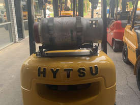 Hytsu Forklift For Sale! - picture0' - Click to enlarge