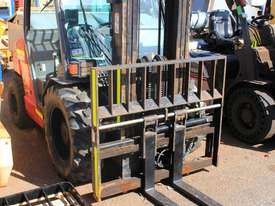 Manitou MH25-4 Buggie 2500kg Diesel 4×4 Forklift with 3700mm Three Stage Container Mast - picture0' - Click to enlarge