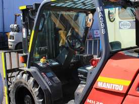 Manitou MH25-4 Buggie 2500kg Diesel 4×4 Forklift with 3700mm Three Stage Container Mast - picture1' - Click to enlarge