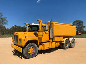Mack R series Water truck Truck - picture0' - Click to enlarge