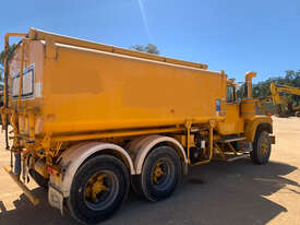 Mack R series Water truck Truck - picture1' - Click to enlarge