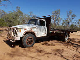 International D1830 Tray Truck - picture0' - Click to enlarge
