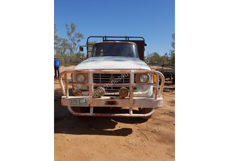 caption International D1830 Tray Truck