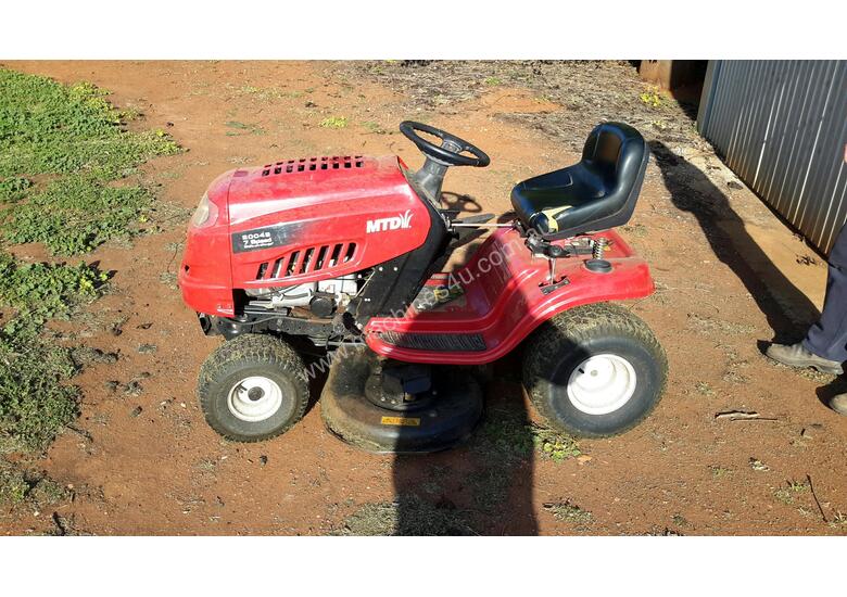 caption MTD20042 Ride on Mower