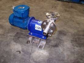 Magnetic Drive Chemical Transfer Pump, IN: 50mm Dia, OUT: 25mm Dia, 7/21Lt/min - picture0' - Click to enlarge