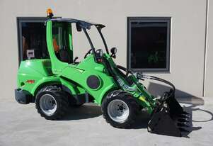 Avant 745 Articulated Mini Loader with Telescopic Boom and 4 in 1 Bucket