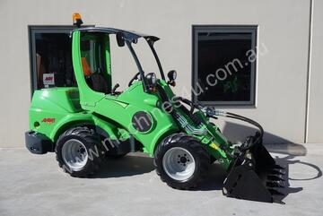Avant 745 Articulated Mini Loader with Telescopic Boom and 4 in 1 Bucket