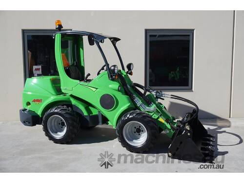 Avant 745 Articulated Mini Loader with Telescopic Boom and 4 in 1 Bucket