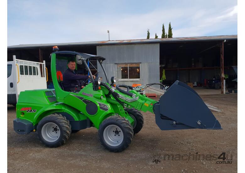 Avant 745 Articulated Mini Loader with Telescopic Boom and 4 in 1 Bucket