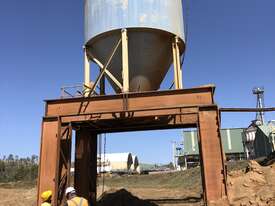 SILO DRIVE UNDER - picture0' - Click to enlarge