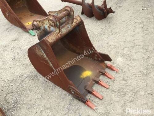09/06, 570mm Digging Bucket Attachment To Suit Excavator, Fitted With Pin 45mm, Ear 170mm, Centre 27