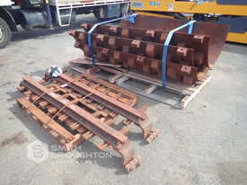 3 X 2.1M PADFOOT SHELLS & SCRAPPER BARS - picture1' - Click to enlarge