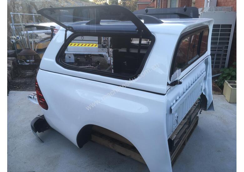 Buy New Toyota HILUX SR5 Utes in , Listed on Machines4u