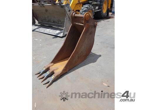 8 Tonne 350mm GP Bucket. In good used condition.  6 month warranty
