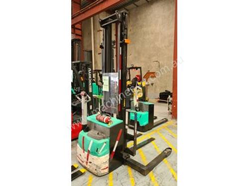 Used Mitsubishi Walkie Straddle Stacker for sale - 93433
