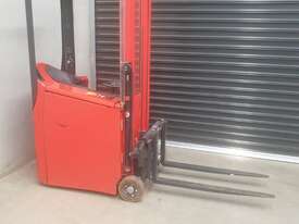 Linde Stand In Reach Truck - 1 Tonne - picture1' - Click to enlarge