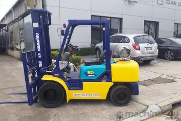ACTIVE FORKLIFTS - Komatsu 3 Ton Forklift 2007 Model 1500mm wide carriage fork positioner