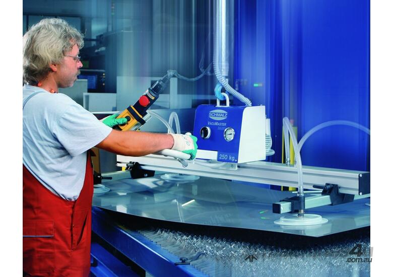 caption VacuMaster 200kg for lifting coolroom panels.