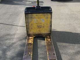 Hyster P2.0 Battery Pallet Truck - picture0' - Click to enlarge