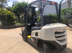 Latest Model Crown Diesel Forklift - picture0' - Click to enlarge