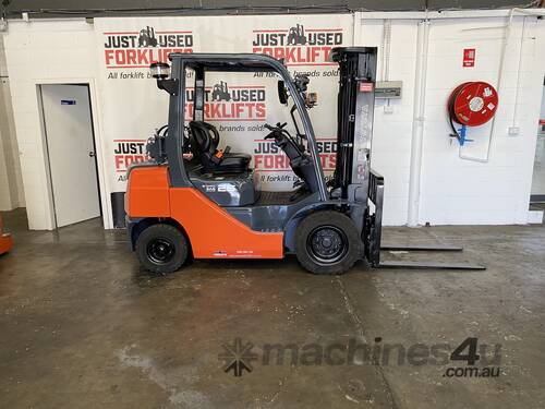 TOYOTA 8FG25 DELUXE S/N 64586 2.5 TON 2500 KG CAPACITY LPG GAS FORKLIFT 4700 MM 3 STAGE DELUXE CONTA