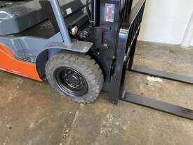 TOYOTA 8FG25 DELUXE S/N 64586 2.5 TON 2500 KG CAPACITY LPG GAS FORKLIFT 4700 MM 3 STAGE DELUXE CONTA - picture2' - Click to enlarge