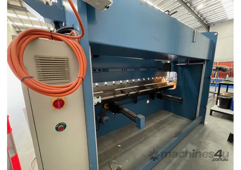 Used 2015 steelmaster SM-PB135-3200NC2-S CNC Press Brakes in , - Listed ...