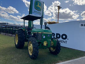 John Deere 1750 FWA/4WD Tractor - picture2' - Click to enlarge