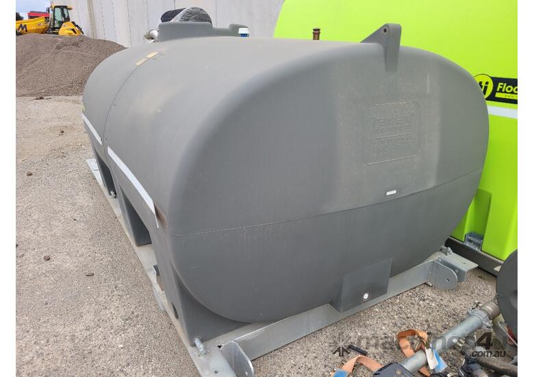 caption NEW 5000LTR DIESEL TANK WITH SKID, PUMPSET AND HOSES