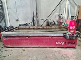 OMAX Waterjet Cutting Machine - picture0' - Click to enlarge