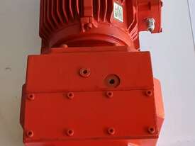 Flender 9.2 kW 64 RPM Electric Motor Reduction Gearbox Drive 0709694/2 288-G132M4/2U-L150G - picture2' - Click to enlarge