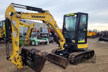 2021 YANMAR VIO35-6 EXCAVATOR WITH FULL CAB, CIVIL SPEC, HITCH AND BUCKETS. LOW 500 HOURS.